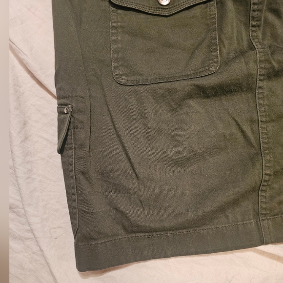 White House Black Market Army Green Cargo Skirt Size 4 - Picture 9 of 13